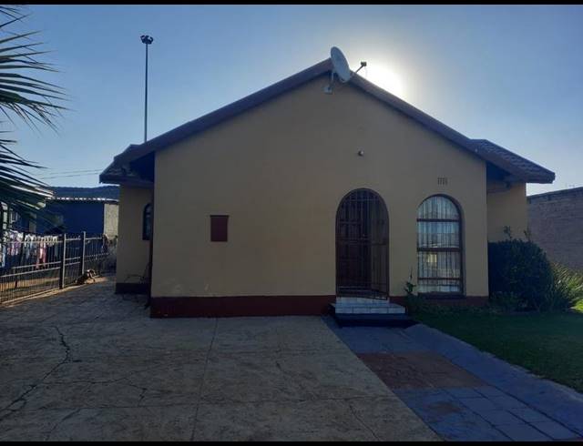 3 BEDROOM HOUSE FOR SALE IN SEBOKENG UNIT 3